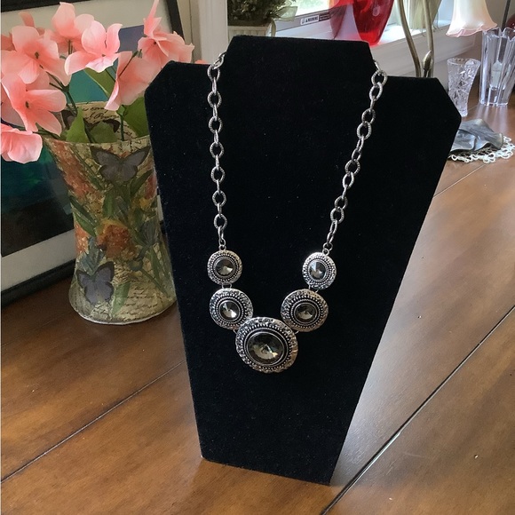 Fashion Jewelry Silver tone Stone Necklace. Beautiful. 🌷 - Picture 3 of 7